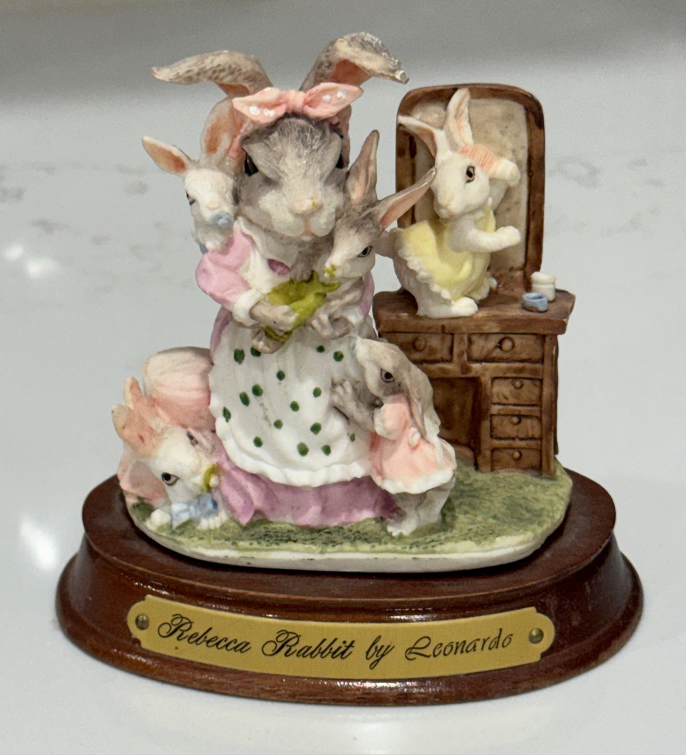 Vintage 1988 The Leonardo Collection Little Nook Village Rebecca Rabbit Figurine